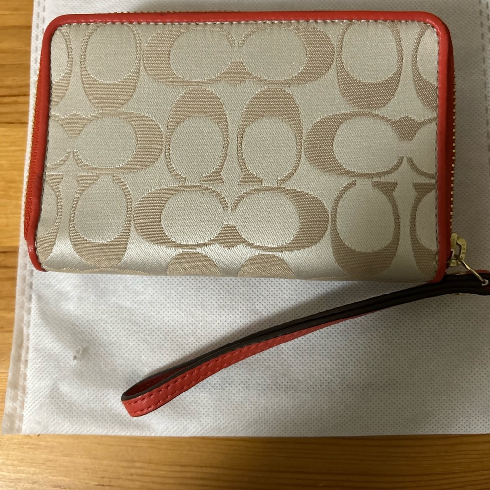 Coach wristlet - Picture 2 of 7